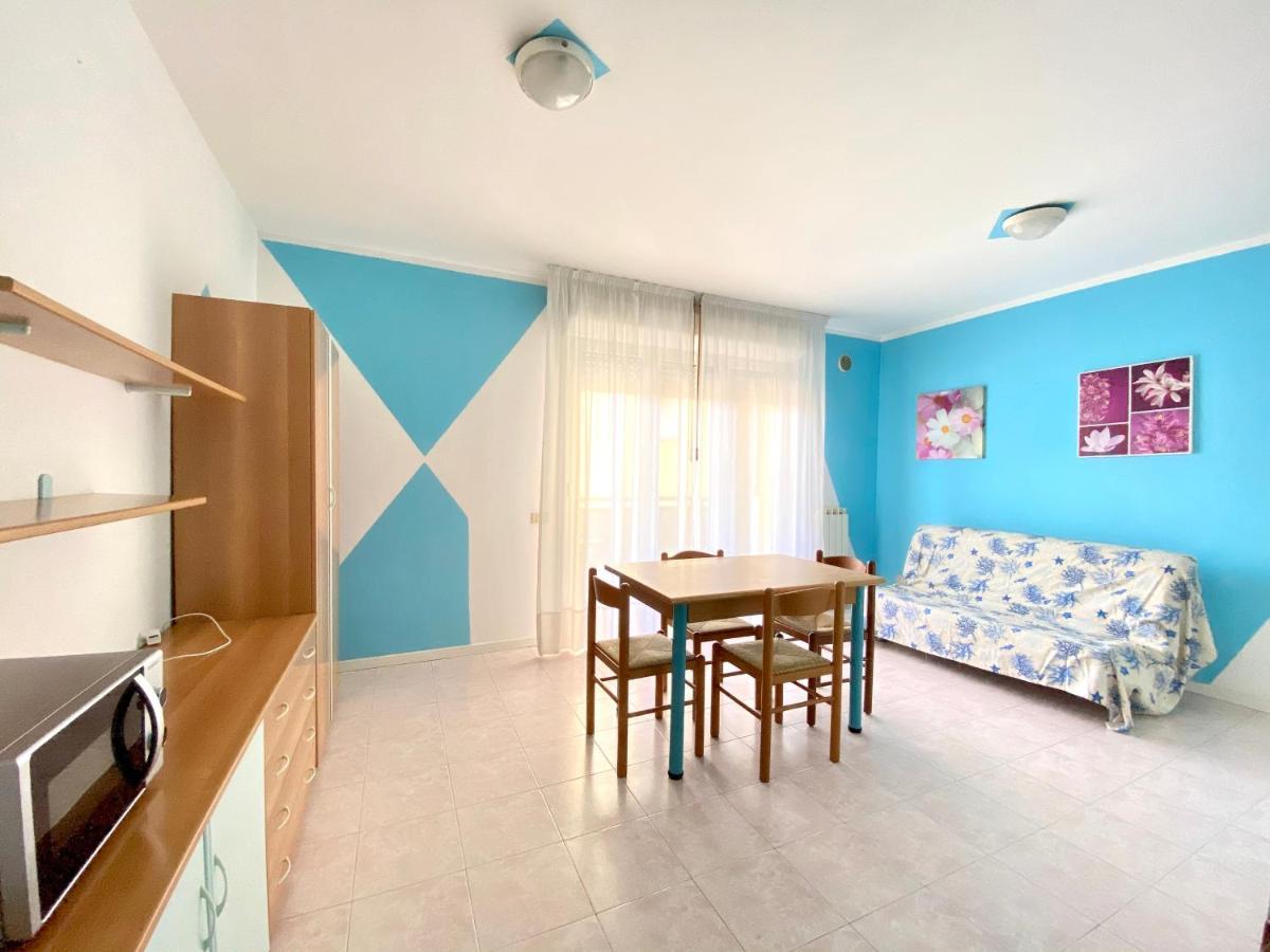 Residence Cristoforo Colombo - Carraro Immobiliare - Family Apartments Caorle Exterior photo